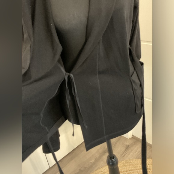 Jones,New York, Black Super Soft Hooded  Cover Up . - Picture 5 of 9